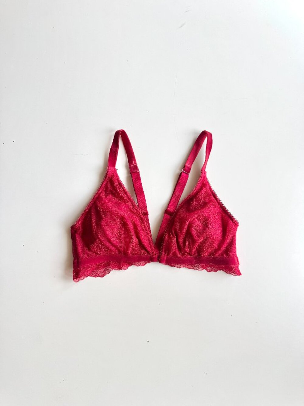 VICTORIA'S SECRET Red Chantilly Lace Velvet Front Close Plunge Bralette, Size M